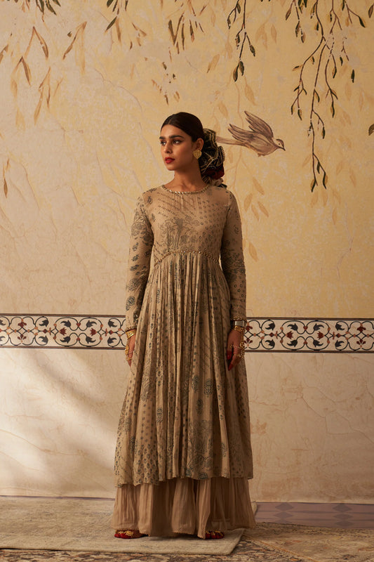 BEIGE MUL KALIDAAR SET