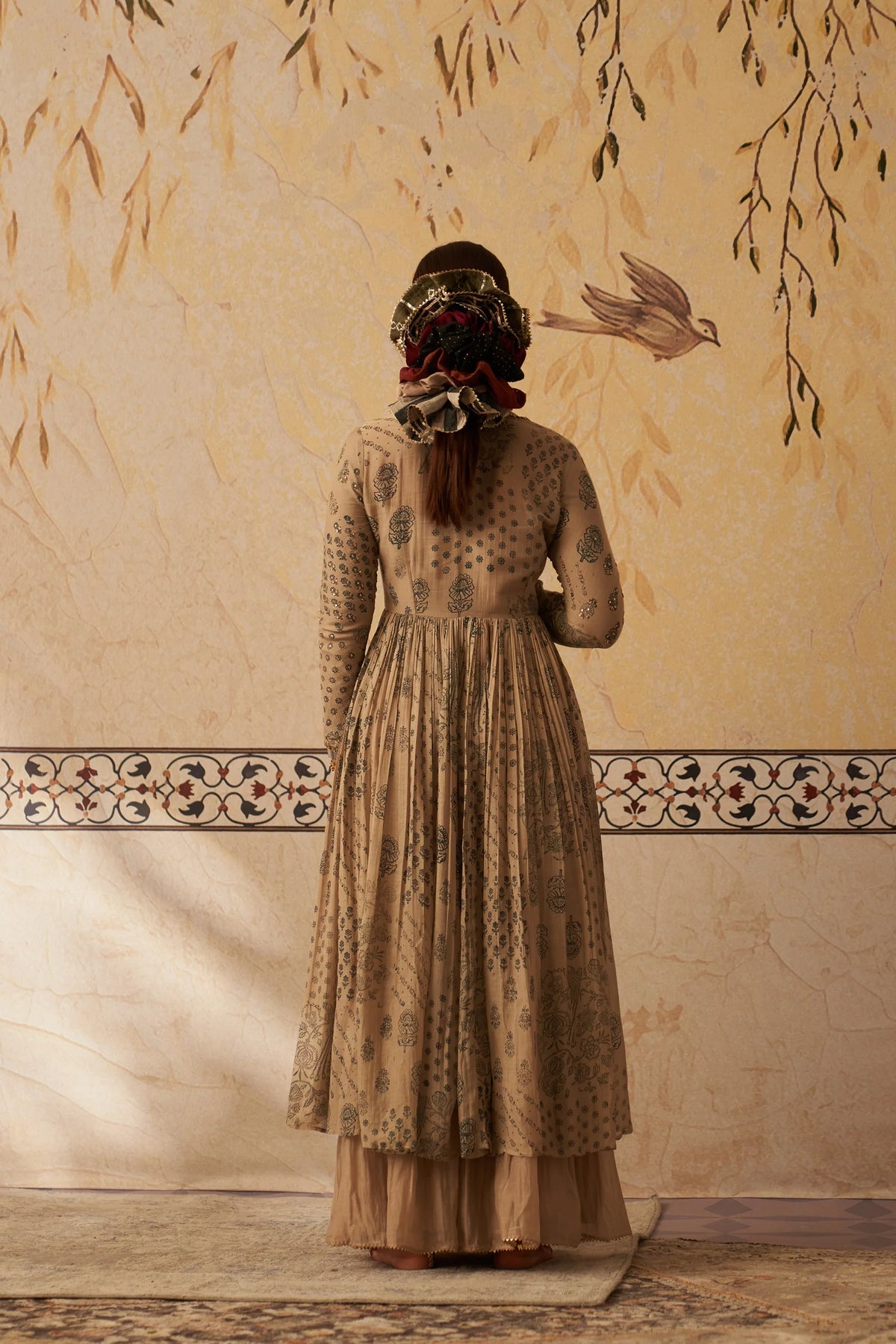 BEIGE MUL KALIDAAR SET