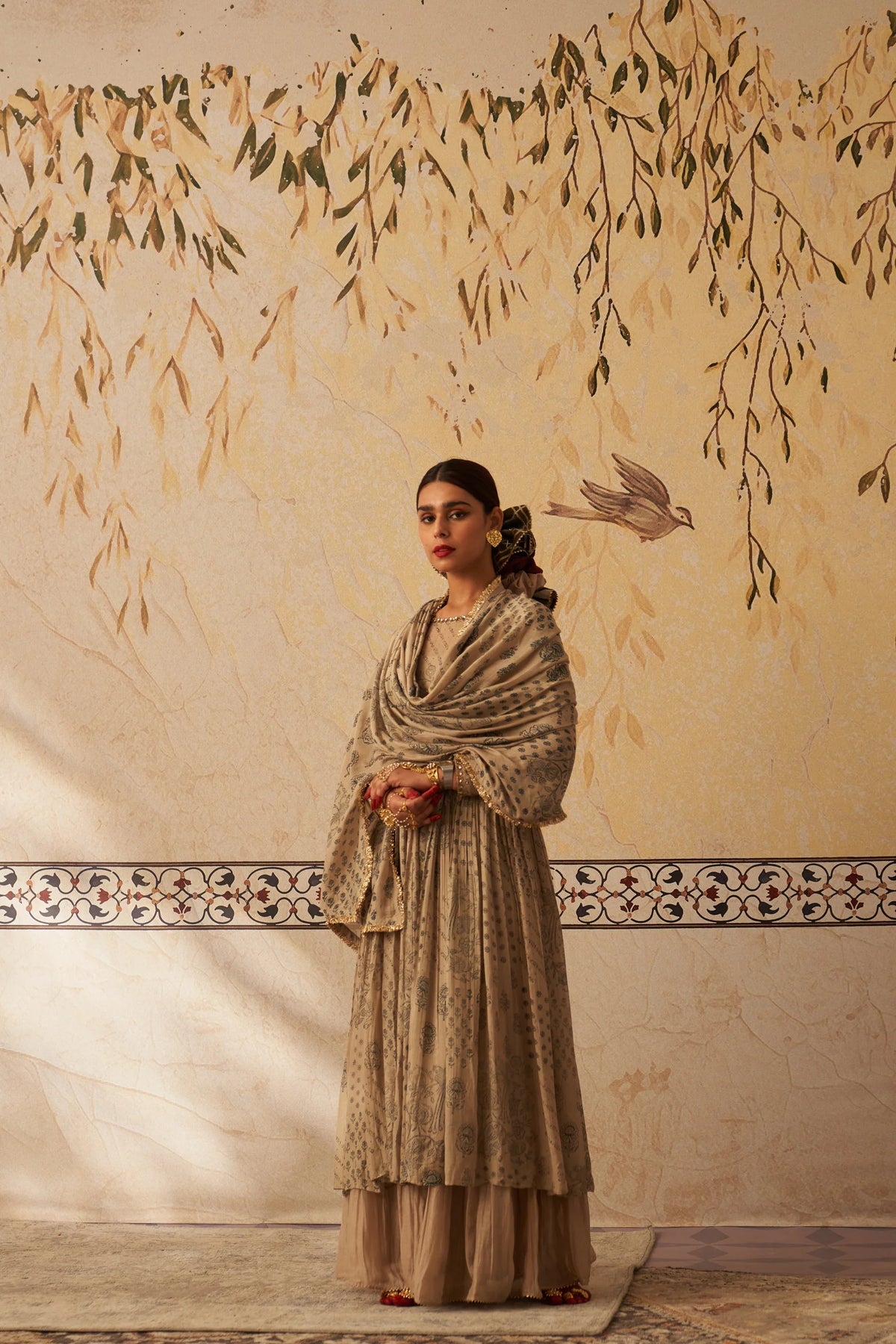 BEIGE MUL KALIDAAR SET