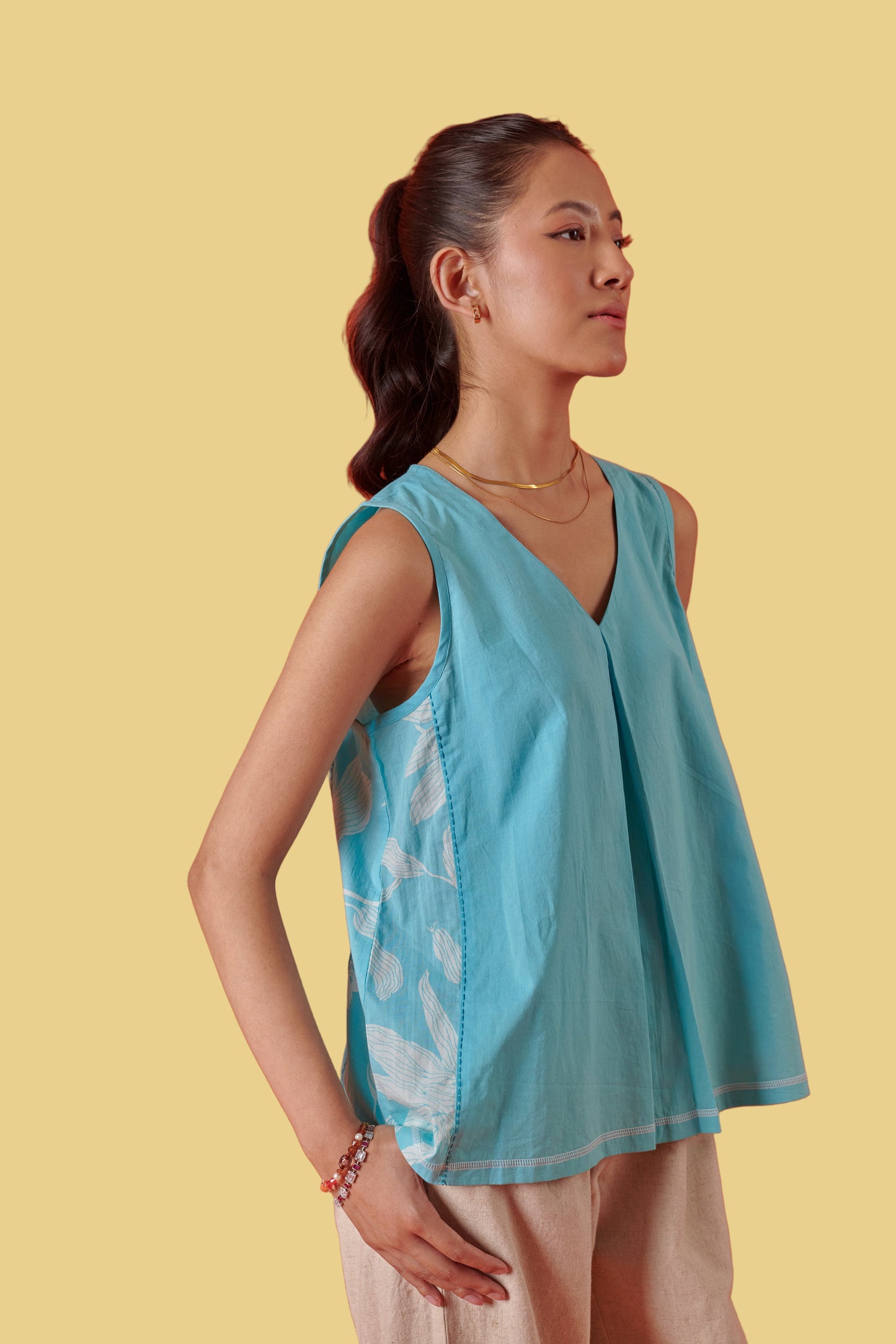 Vaya Aqua V-neck Sleeveless Top